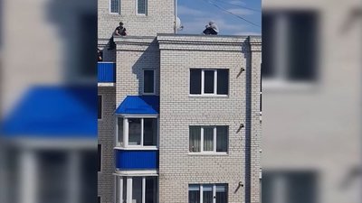 Чернігівця, який стрибнув з багатоповерхівки, у травні від самогубства врятував поліцейський