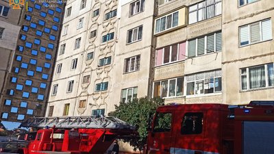 Пожежа виникла на вулиці Пілотська у сміттєпроводі 9-поверхового багатоквартирного житлового будинку. Пожежа виникла на вулиці Пілотська у сміттєпроводі 9-поверхового багатоквартирного житлового будинку.