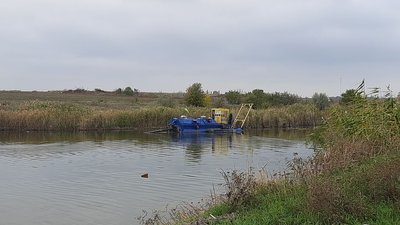 На Кіровоградщині очищують ставки від мулу землеснарядом