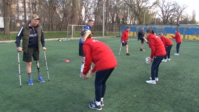 Військові, які отримали поранення займаються футболом Військові, які отримали поранення займаються футболом