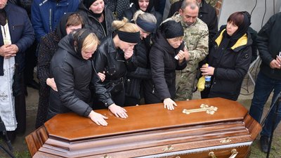 На Тернопільщині попрощалися з загиблим бійцем Іваном Плішкою На Тернопільщині попрощалися з загиблим бійцем Іваном Плішкою