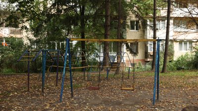Вигляд дитячого майданчика на Героїв Майдану, 77 Вигляд дитячого майданчика на Героїв Майдану, 77