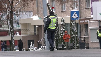 Як у Рівному під час відключень світла на дорогах працюють регулювальники Як у Рівному під час відключень світла на дорогах працюють регулювальники