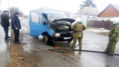 У Синельниковому надзвичайники загасили пожежу у вантажному автомобілі У Синельниковому надзвичайники загасили пожежу у вантажному автомобілі