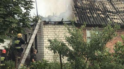 Без загиблих і травмованих: через блискавку на Чернігівщині сталися дві пожежі