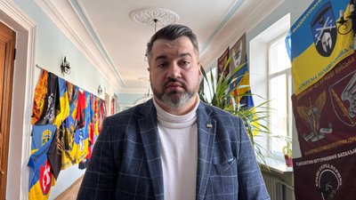 Хто повинен прибирати бурульки з дахів будинків в Житомирі Хто повинен прибирати бурульки з дахів будинків в Житомирі