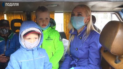 Хмельницькі волонтери організували обіди для безхатьків під час карантину Хмельницькі волонтери організували обіди для безхатьків під час карантину
