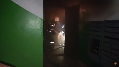 У пожежі в квартирі на Сумщині рятувальники знайшли тіло літнього чоловіка