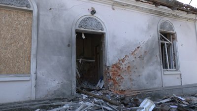 Загинула викладачка музшколи, двоє чоловіків — у лікарні: наслідки обстрілу Семенівки, яка двічі за день була під вогнем Загинула викладачка музшколи, двоє чоловіків — у лікарні: наслідки обстрілу Семенівки, яка двічі за день була під вогнем