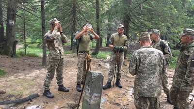 Бійці прикарпатської "десятки" перемогли у змаганнях зі сходження на Говерлу "IRON UNIFIER" Бійці прикарпатської "десятки" перемогли у змаганнях зі сходження на Говерлу "IRON UNIFIER"