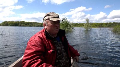 Човняр Петро Біжовець розказує про те, як на Чернігівщині затопило дорогу, яка з’єднує п'ять сіл з центром громади Човняр Петро Біжовець розказує про те, як на Чернігівщині затопило дорогу, яка з’єднує п'ять сіл з центром громади
