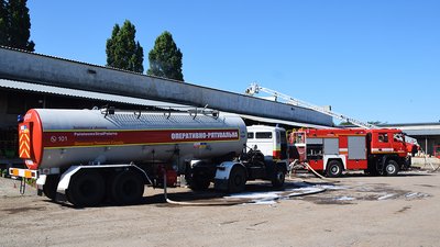 У Миколаєві палали складські приміщення У Миколаєві палали складські приміщення