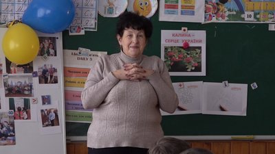 Між повітряними тривогами навчали дітей та волонтерили: які виклики постали перед педагогами 2022 року