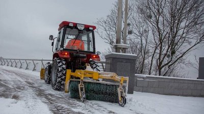 Київ засипало снігом: комунальники використали майже 400 тонн солі. У місті без надзвичайних ситуацій — КМВА