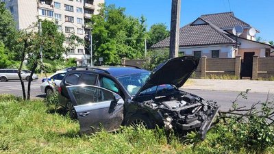 У Черкасах зіштовхнулися дві автівки. П'ятеро людей отримали травми, серед них — діти У Черкасах зіштовхнулися дві автівки. П'ятеро людей отримали травми, серед них — діти