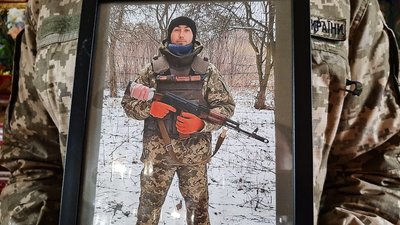 у Свято-Георгіївському храмі Хмельницького попрощалися з загиблим героєм Артемом Бойком