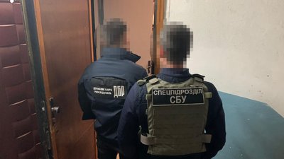 З грошима в авто: в Одесі ДБР затримала посадовця ДСНС З грошима в авто: в Одесі ДБР затримала посадовця ДСНС