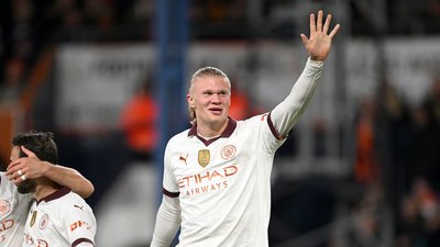 Форвард "Манчестер Сіті" Ерлінг Голанд святкує гол у ворота "Лутона" в Кубку Англії.