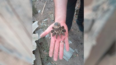 Хвостова частина міни якими росіяни обстріляли прикордоння Чернігівщини Хвостова частина міни якими росіяни обстріляли прикордоння Чернігівщини