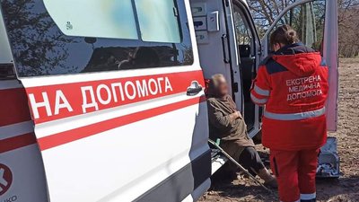 Уламок бомби потрапив у шию. Подробиці загибелі дитини від авіаудару по Новгород-Сіверській громаді Уламок бомби потрапив у шию. Подробиці загибелі дитини від авіаудару по Новгород-Сіверській громаді