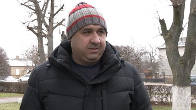 На Волині школярі з волонтерами висадили пів тисячі цибулин квітів із Нідерландів На Волині школярі з волонтерами висадили пів тисячі цибулин квітів із Нідерландів
