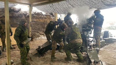 канадські військовослужбовці, гаубиця M777, військові навчання Striking Thunder