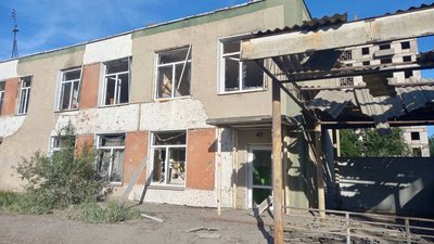 На Запоріжжі росіяни обстріляли інфраструктуру селища Степногірськ. Одну людину госпіталізували