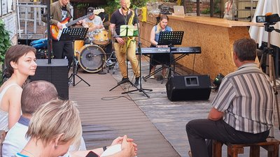 "Музика – лікує". У Дніпрі в рамках артпроєкту "ПІРС" збирають кошти для допомоги бійцям-музикантам "Музика – лікує". У Дніпрі в рамках артпроєкту "ПІРС" збирають кошти для допомоги бійцям-музикантам