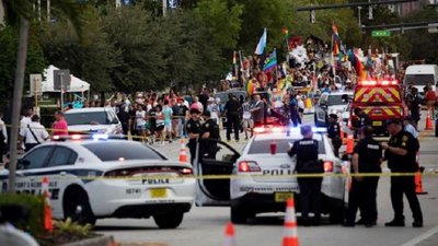 У США пікап протаранив учасників гей-параду, загинула людина