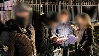 обіцяв оформити догляд за літньою матір'ю