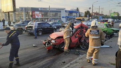 У Полтаві зіткнулися 5 автівок