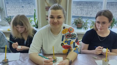 Писанка як магія і подарунок: для студентів житомирського університету влаштували майстер-клас із писанкарства Писанка як магія і подарунок: для студентів житомирського університету влаштували майстер-клас із писанкарства