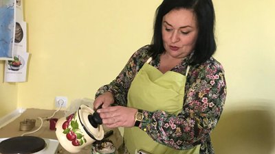У Тернополі волонтери виготовляють окопні свічки для ЗСУ У Тернополі волонтери виготовляють окопні свічки для ЗСУ