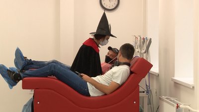 Живі мерці, вампіри й відьми безкоштовно здавали кров у Черкасах Живі мерці, вампіри й відьми безкоштовно здавали кров у Черкасах
