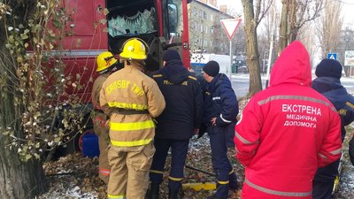 У Світловодську під час дорожньої аварії зітнулися вантажівка та пасажирський автобус У Світловодську під час дорожньої аварії зітнулися вантажівка та пасажирський автобус