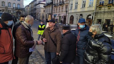 Львів’яни вийшли на протест через скасовані перепустки на в’їзд у центр міста Львів’яни вийшли на протест через скасовані перепустки на в’їзд у центр міста