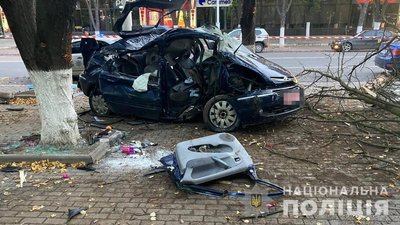 У ДТП на Одещині загинули двоє людей, ще трьох госпіталізували У ДТП на Одещині загинули двоє людей, ще трьох госпіталізували