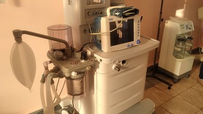 Житомирська міська лікарня №1 отримала новий апарат ШВЛ для немовлят вагою від 500 грамів