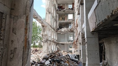 Рятувальник розповів, як діставали людей з-під завалів зруйнованої будівлі Миколаївської облради Рятувальник розповів, як діставали людей з-під завалів зруйнованої будівлі Миколаївської облради