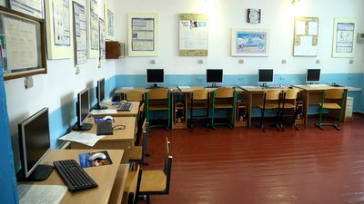У селі на Житомирщині місцеві жителі зібралися на схід села, протестуючи проти оптимізації школи У селі на Житомирщині місцеві жителі зібралися на схід села, протестуючи проти оптимізації школи