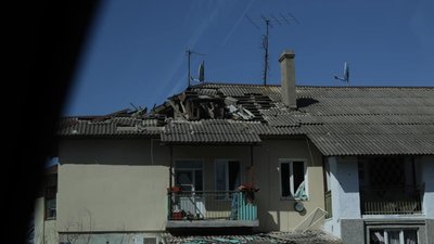 Війська РФ протягом двох тижнів обстрілюють селище Луч, що на Миколаївщині Війська РФ протягом двох тижнів обстрілюють селище Луч, що на Миколаївщині
