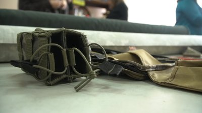 "Відчуття, що ми можемо їм допомогти". Як у Запоріжжі працює волонтерський швейний цех