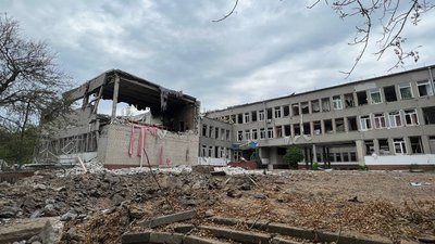 Російські війська обстріляли у Миколаєві 49 навчальних закладів. Мер міста показав кадри зі зруйнованої школи