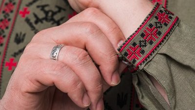 "Бойова дронівка" — у Чернівцях презентували нову вишиванку "Бойова дронівка" — у Чернівцях презентували нову вишиванку
