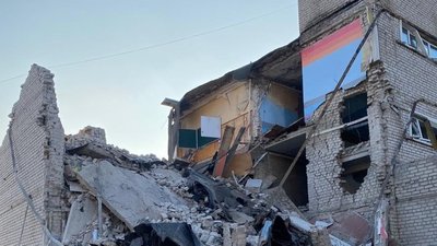 Ударом "Шахеда" пошкоджена гімназія, мінометами зруйнований дитсадок: наслідків обстрілів Харківщини Ударом "Шахеда" пошкоджена гімназія, мінометами зруйнований дитсадок: наслідків обстрілів Харківщини
