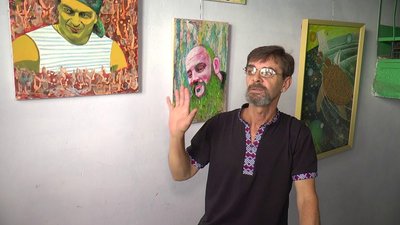 Замість картинної галереї миколаївський художник розмістив свої роботи у під’їзді