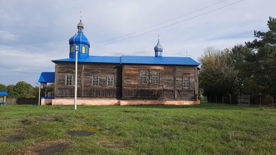 Дерев'яна церква 1748-го роу в селі Іванківці Старосинявської громади.