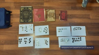 На КПП "Тиса" запобігли контрабанді культурних цінностей