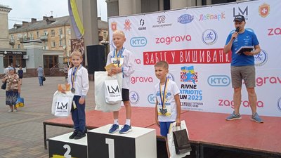 У Рівному провели благодійний забіг у вишиванках У Рівному провели благодійний забіг у вишиванках