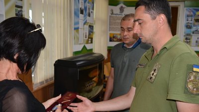 На Полтавщині дружині загиблого воїна вручили орден